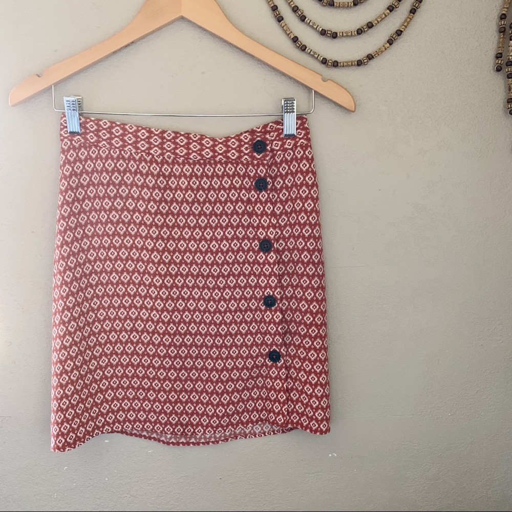 $5 SALE Geometric button skirt